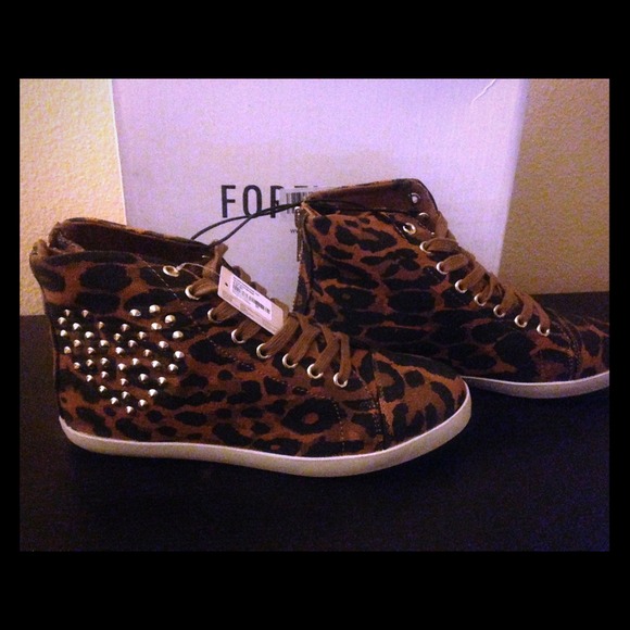 Size 8, leopard print & studded high top sneakers