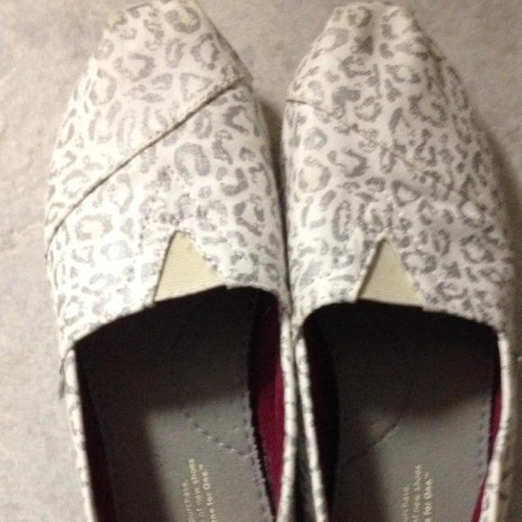 TOMS shoes!!