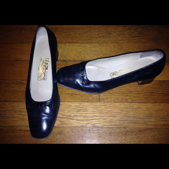 Salvatore Ferragamo navy kitten pumps w/hardware