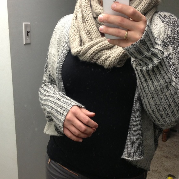 🎉SALE🎉 High-Low Sweater - Picture 3 of 4