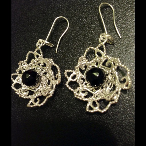 Sterling silver filigree flower onyx earrings - Picture 2 of 5