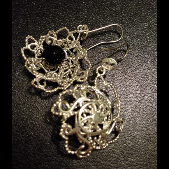 Sterling silver filigree flower onyx earrings - Picture 3 of 5