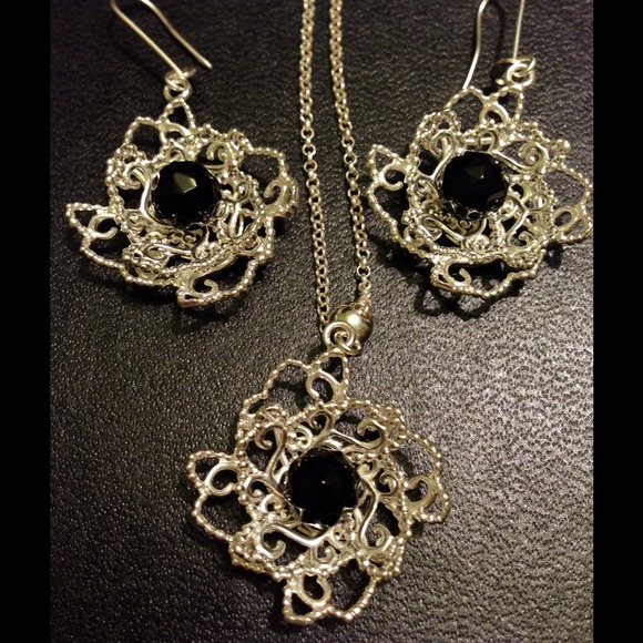 Sterling silver filigree flower onyx earrings - Picture 5 of 5