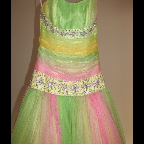 Prom dress - Picture 3 of 4