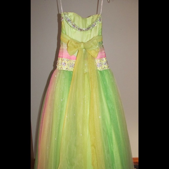 Prom dress - Picture 4 of 4