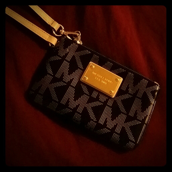 Michael kors wristlet