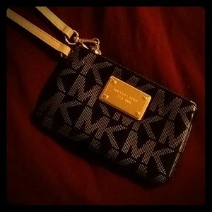 Michael kors wristlet