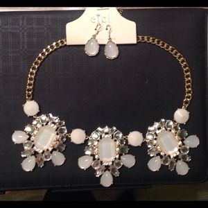 White/0ff White Choker Necklace w/Earrings
