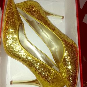 Guess gold glitter pumps