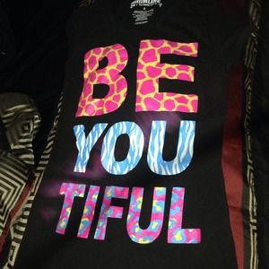 A black T-shirt (beautiful)