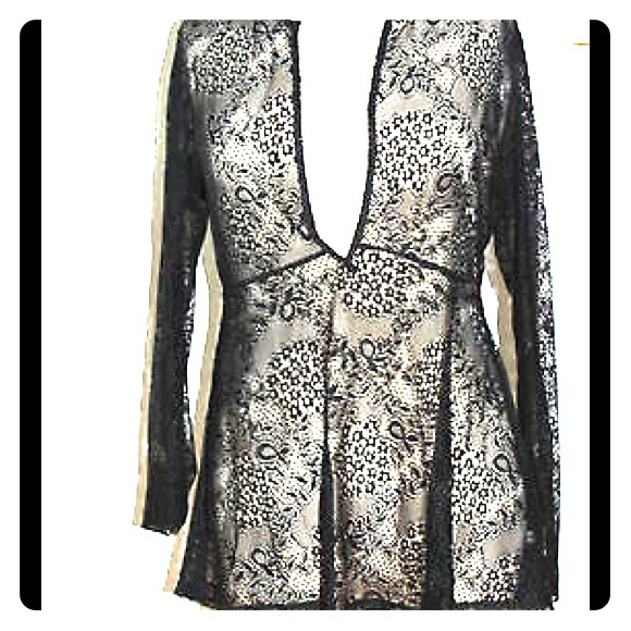 NY&Company,Sm,Black,Lace,Empress,Bell Sleeve,Top