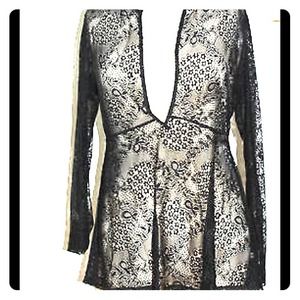 NY&Company,Sm,Black,Lace,Empress,Bell Sleeve,Top