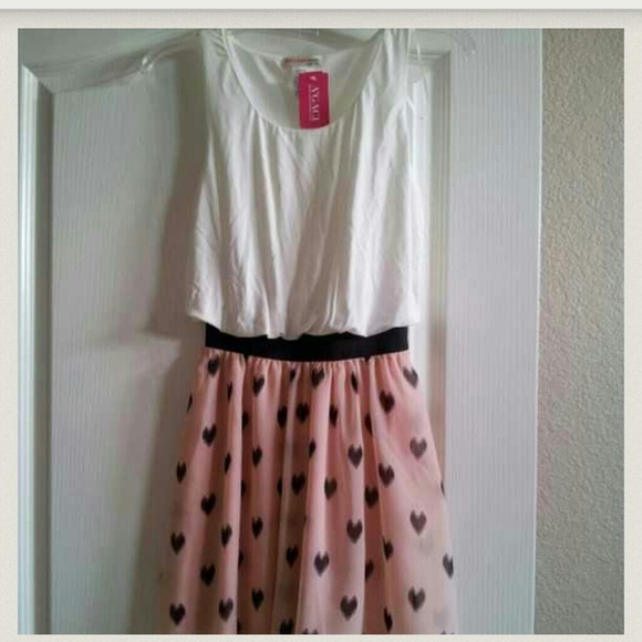 ❌SOLD❌Cute Pink heart printed dress - Picture 4 of 4