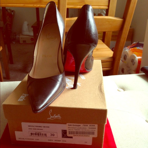 ⛔️SOLD⛔️ Authentic Christian louboutin 39