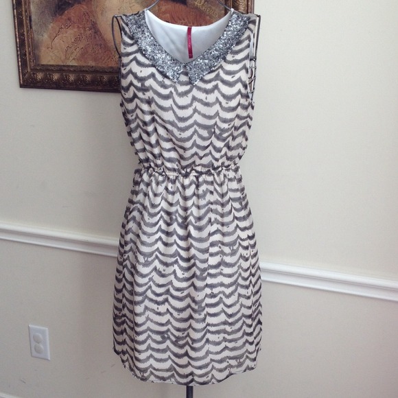 Dresses & Skirts - Final Sale! Beautiful party dress small