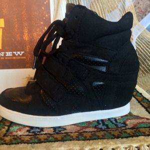 Platform Bucco wedge sneaker