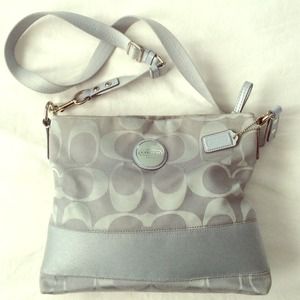 ✨Lowered price✨Authentic gray Coach purse