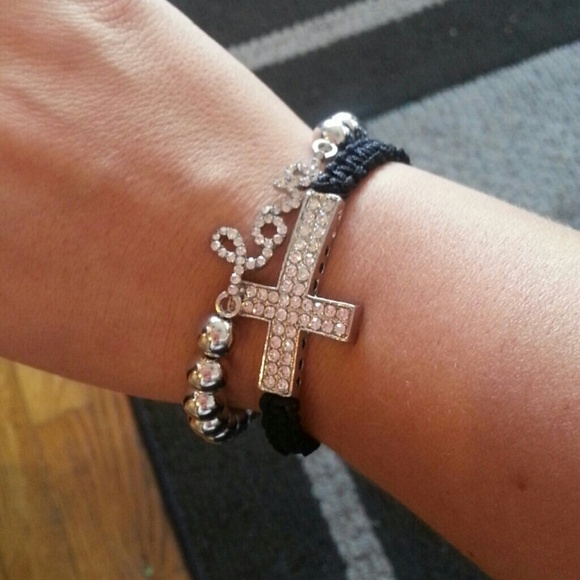 Jewelry - Chic cross bracelet, new!!