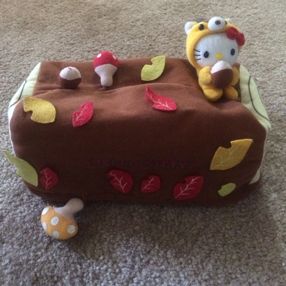 Hello kitty squirrel tissue box cover