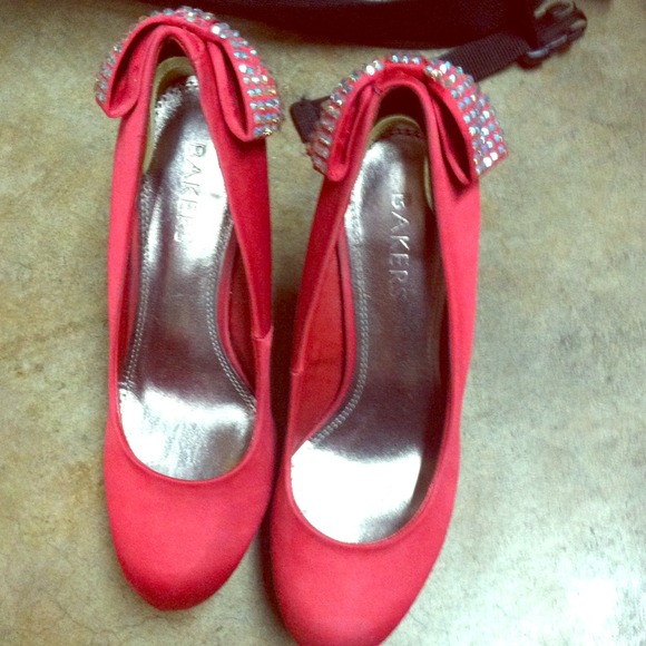 Beautiful red heels - Picture 1 of 2