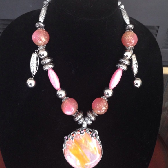 🔴Gorgeous Handmade Necklace Set - Picture 5 of 5