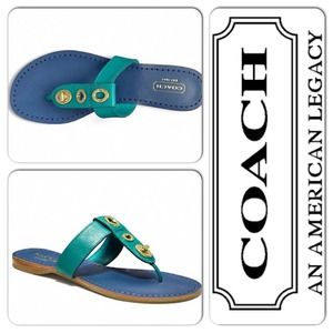 💯Coach sandals. Gorgeous summer footwear!