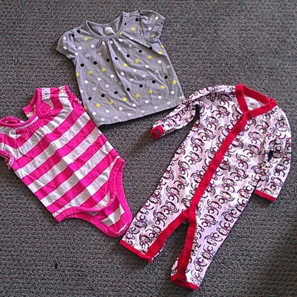 ***sold***4 items!!! Old Navy infant bundle!