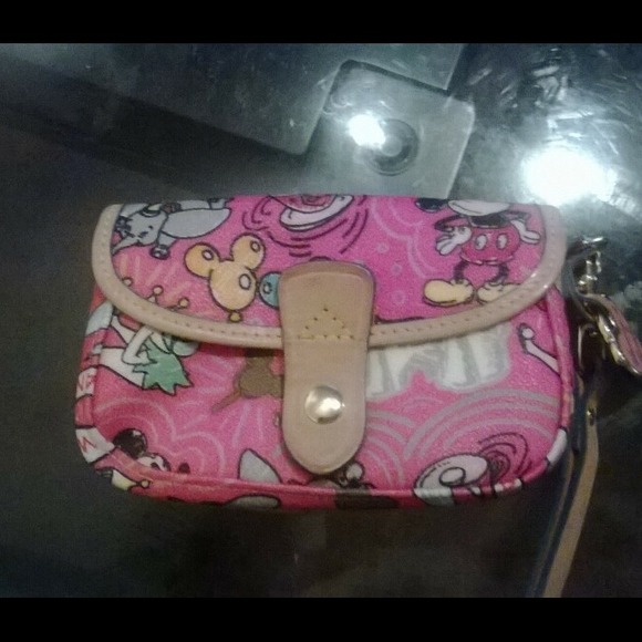 🚫Sold🚫 Pink Disney Dooney & Bourke Wristlet