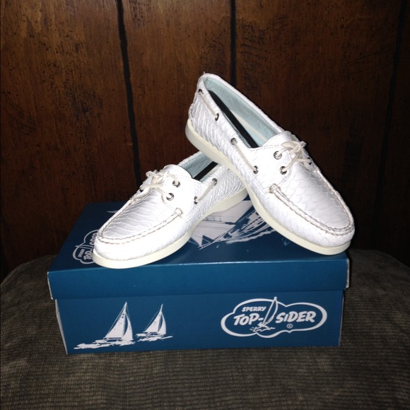 ❌❗️SOLD❗️❌Ivory Python Print Sperry Top-Sider - Picture 1 of 2