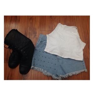 AA Sleeveless Croptop