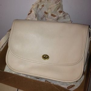 Coach Bag leather size medium 11x8x3.5 inside pock