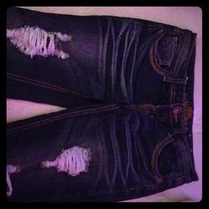 📍Sold📍Size 3 ripped style capris