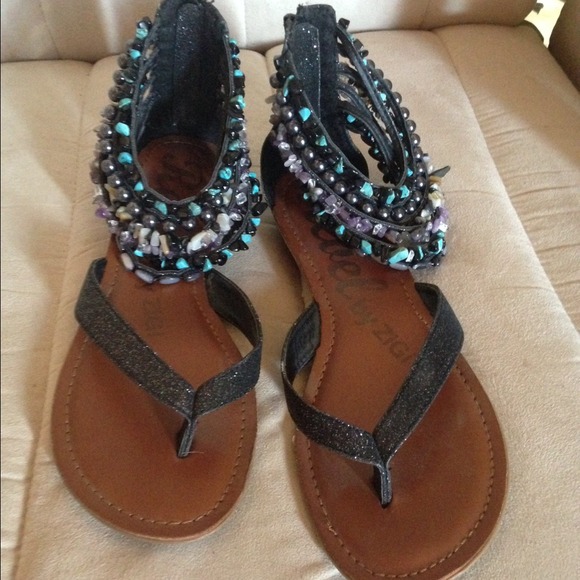 ***SOLD*** Amazing beaded sandals!!! - Picture 2 of 3