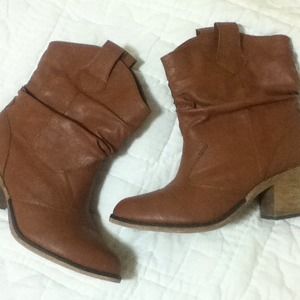 Chestnut brown boot heals