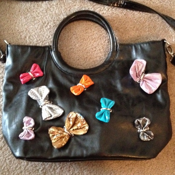 Cute bow purse!