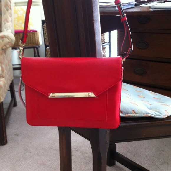 Darling brand new Stella and Dot cross body bag .