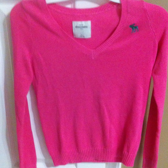 ⛔️SOLD⛔️Never worn Abercrombie pink sweater!!