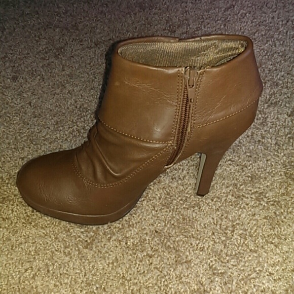Hold for @lunaruby! Madden Girl brown booties - Picture 2 of 4