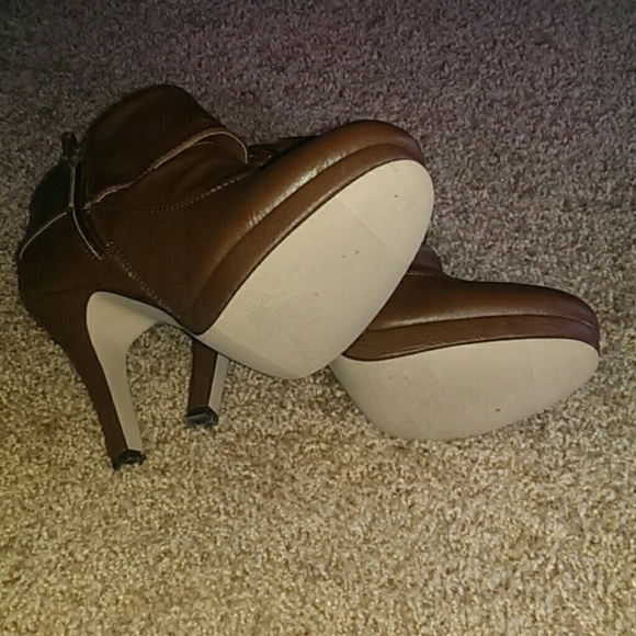 Hold for @lunaruby! Madden Girl brown booties - Picture 4 of 4