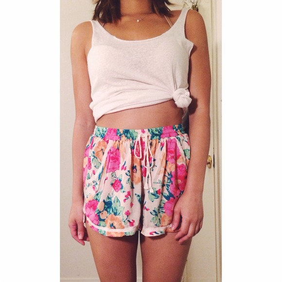 ❌SOLD❌in Bundle Floral Anthropoligie Brandy Shorts