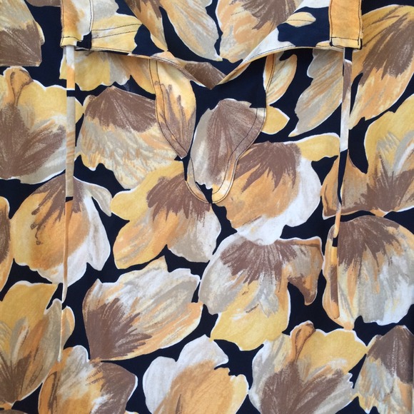 🚫SOLD IN BUNDLE🚫 Anthropologie blouse - Picture 3 of 3