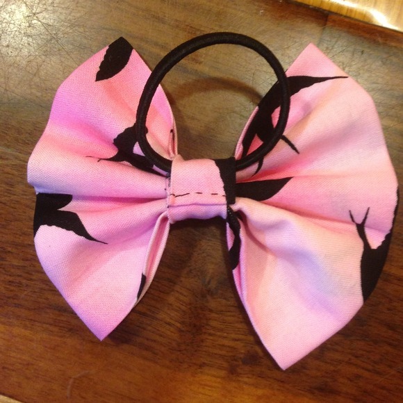 Pink Bow - Picture 3 of 4