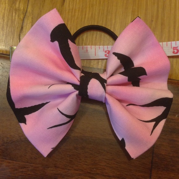 Pink Bow - Picture 4 of 4