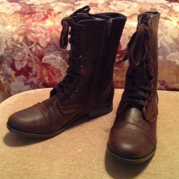 🎉 SOLD🎉  Dark Brown - Combat Boots - Picture 2 of 5