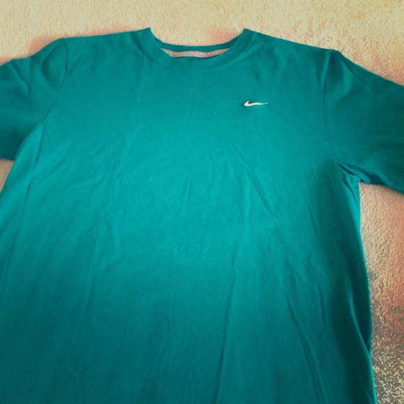 Nike crew neck t shirt in jade size M