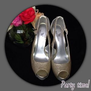 Beautiful two toned Worthington Glitte Pumps