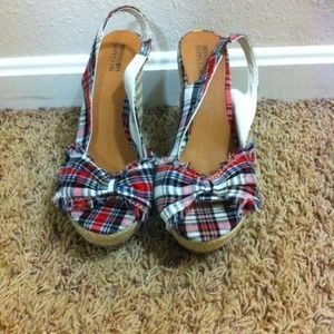 Plaided wedges