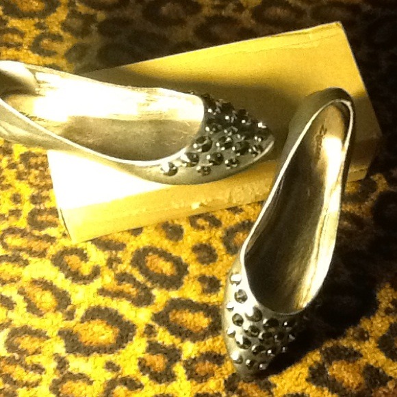 Zigi Soho Shoes - Cute Pewter Silver Studded Pointed Toe Flats