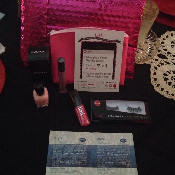 I this time of month my ipsy glam bag is here !
