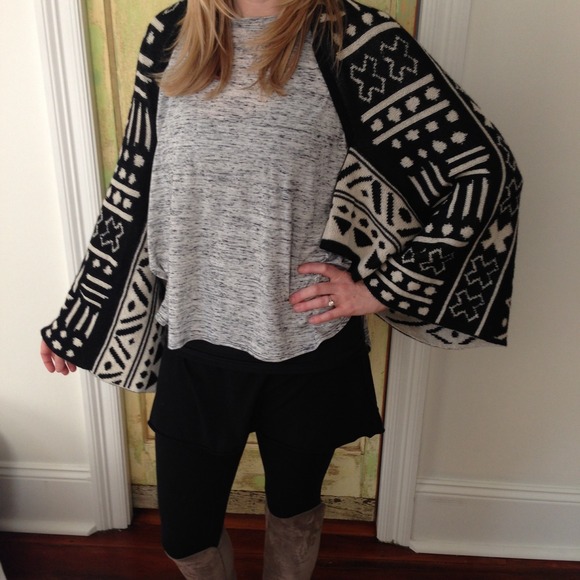 Dolce Vita cropped cardigan sweater. Black/cream